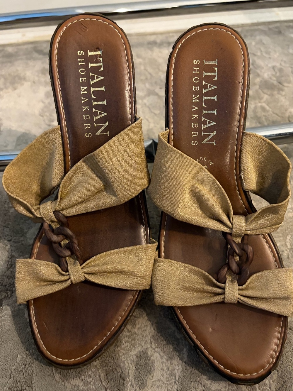 Italian Shoemakers Metallic Gold Bow wedges women’s size 7